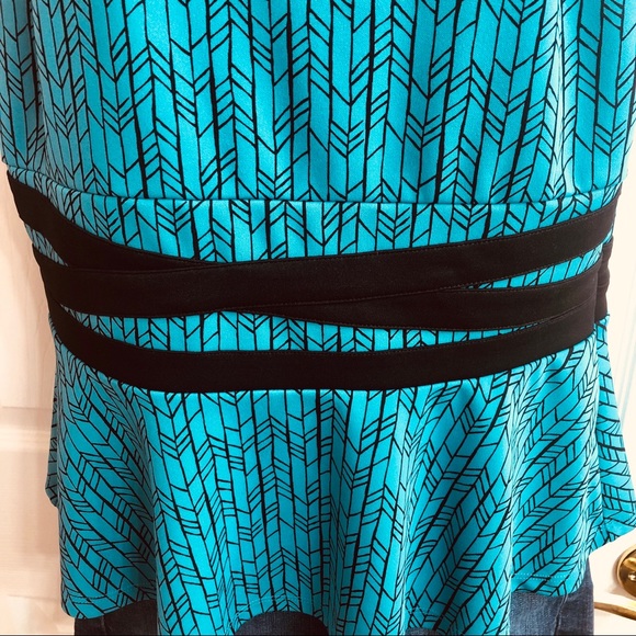 NEW Turquoise Zipper Back Ruffle Bottom Top - Picture 15 of 16